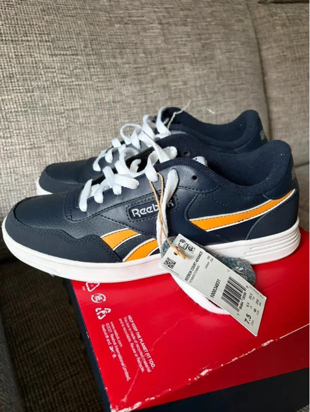 NWT Reebok sneakers navy & gold 7.5